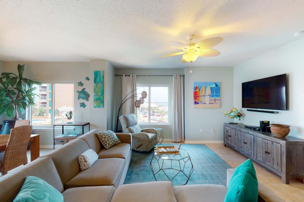 4th Floor Condo, On-Site Pool, Amazing View, Beach-Front