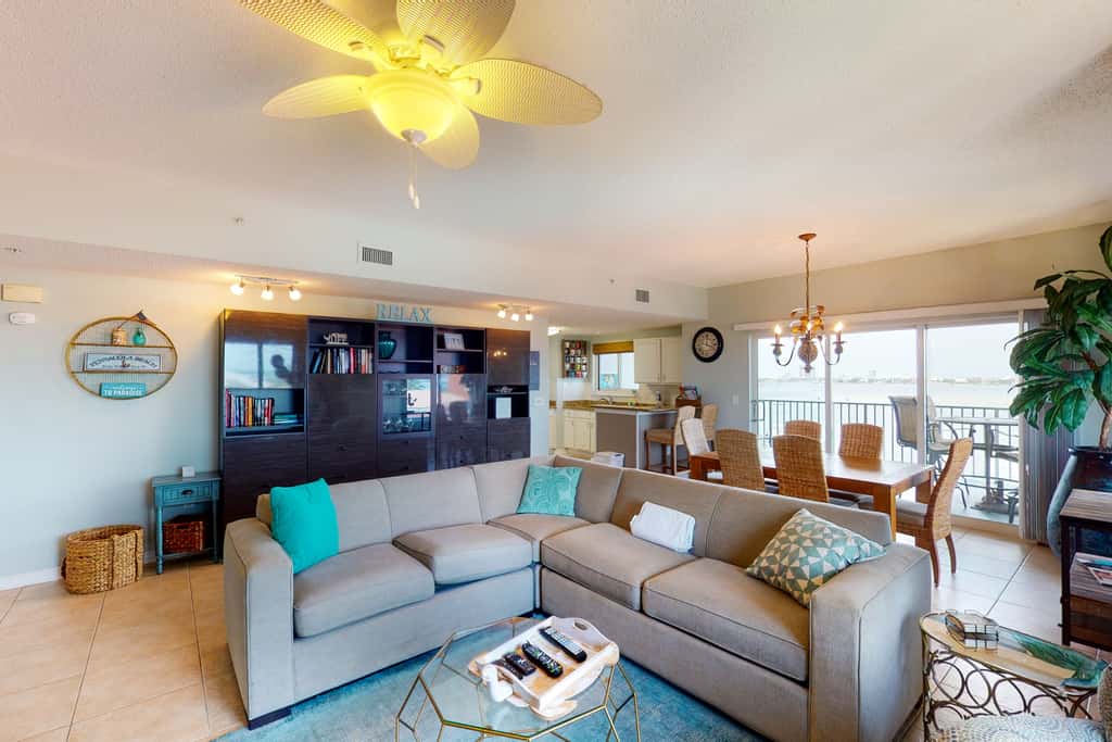 4th Floor Condo, On-Site Pool, Amazing View, Beach-Front