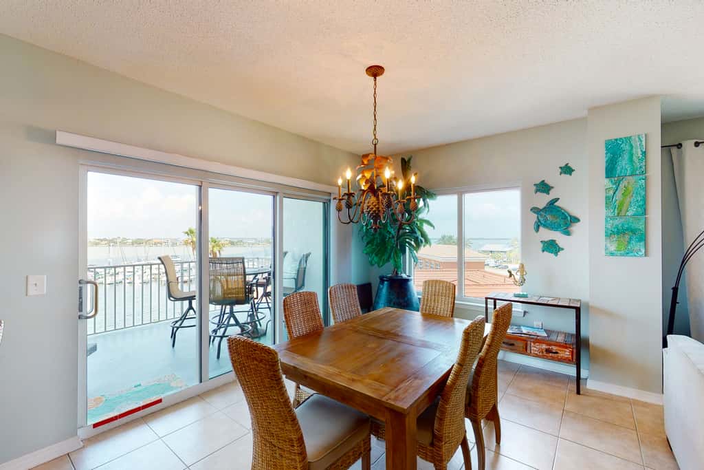 4th Floor Condo, On-Site Pool, Amazing View, Beach-Front