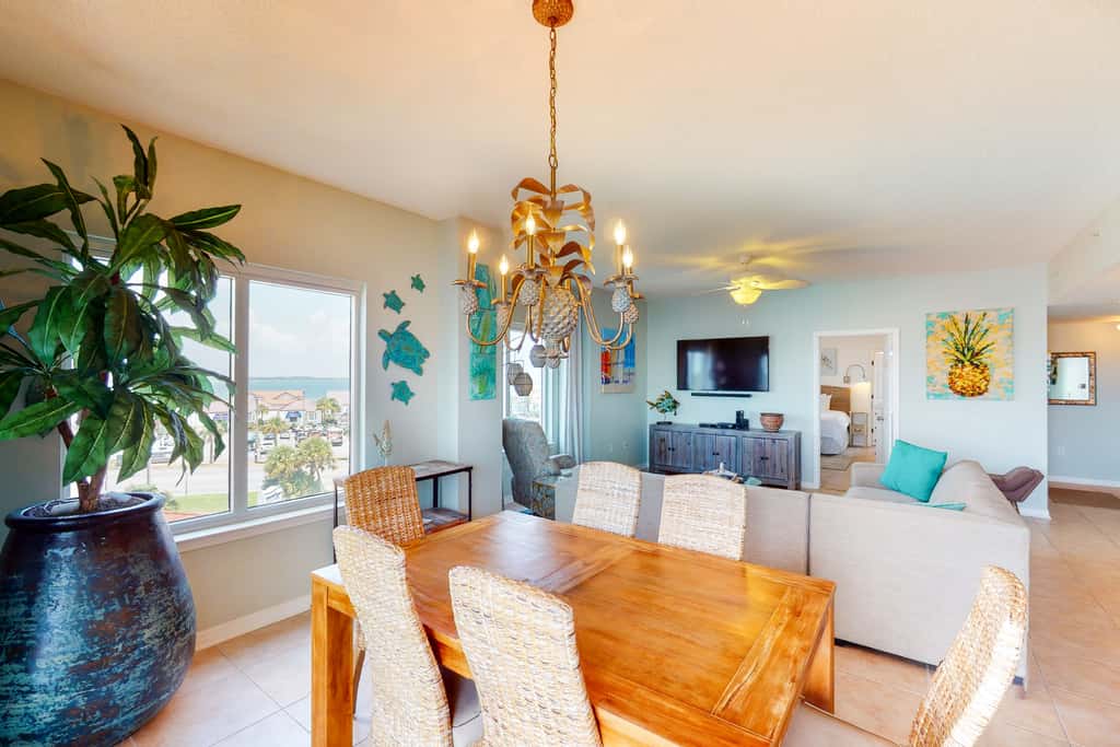 4th Floor Condo, On-Site Pool, Amazing View, Beach-Front