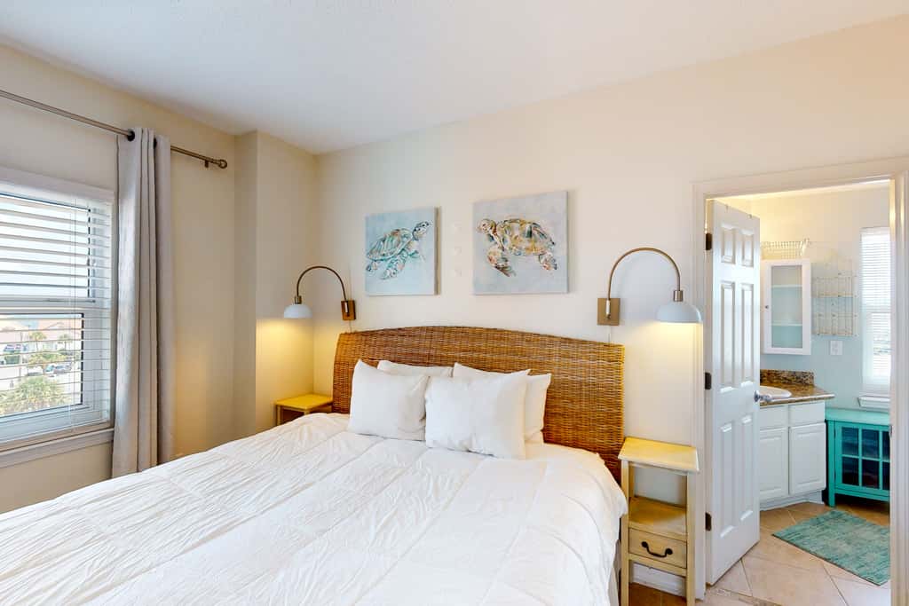4th Floor Condo, On-Site Pool, Amazing View, Beach-Front