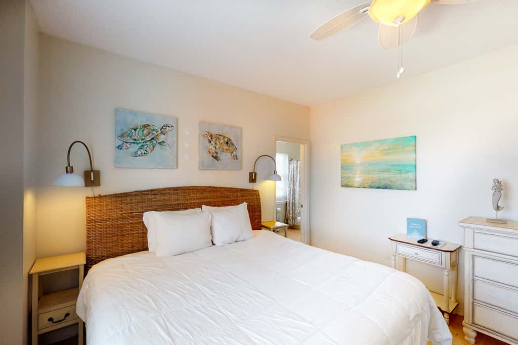 4th Floor Condo, On-Site Pool, Amazing View, Beach-Front