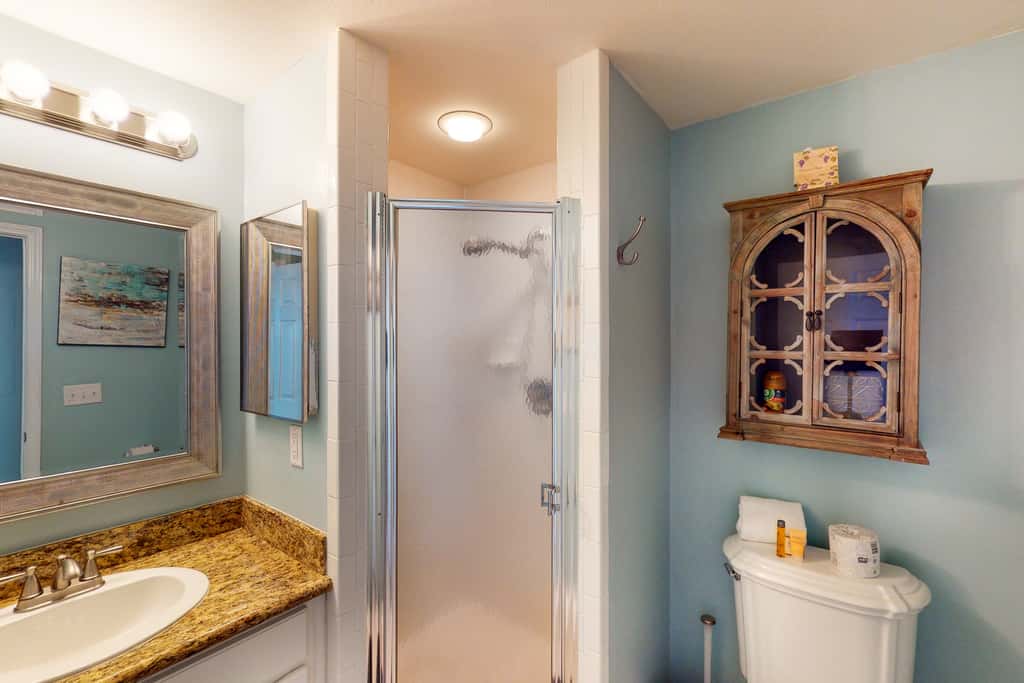 4th Floor Condo, On-Site Pool, Amazing View, Beach-Front