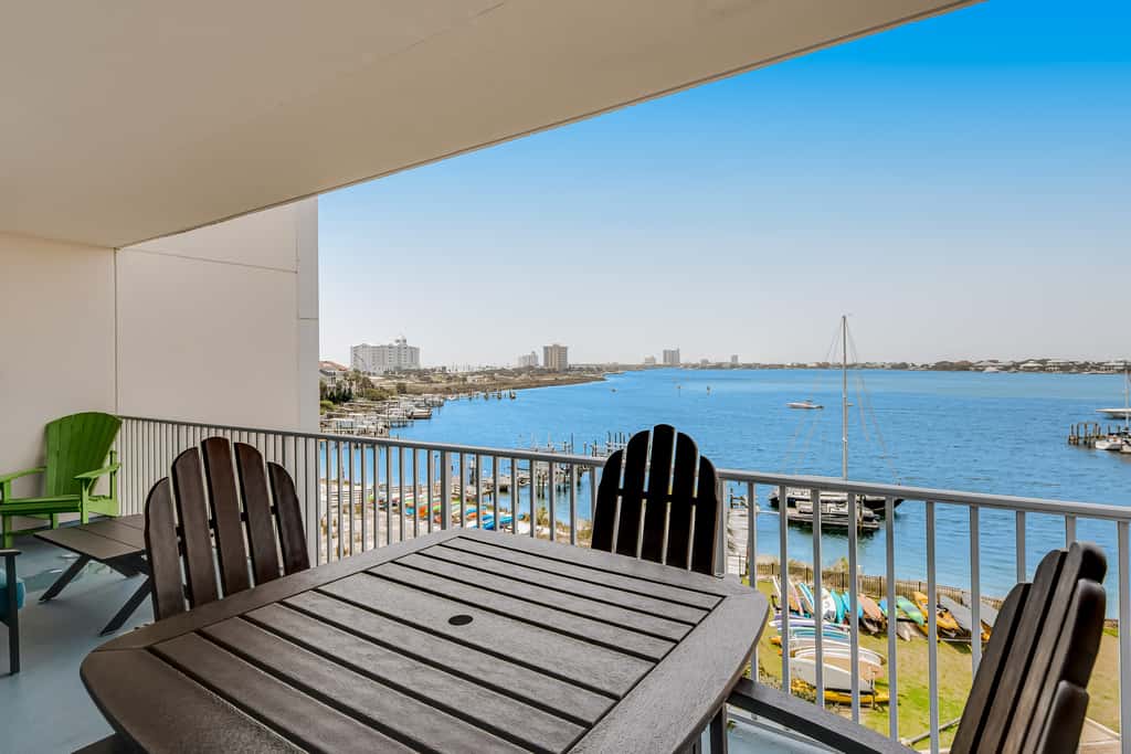 4th Floor Condo, On-Site Pool, Amazing View, Beach-Front