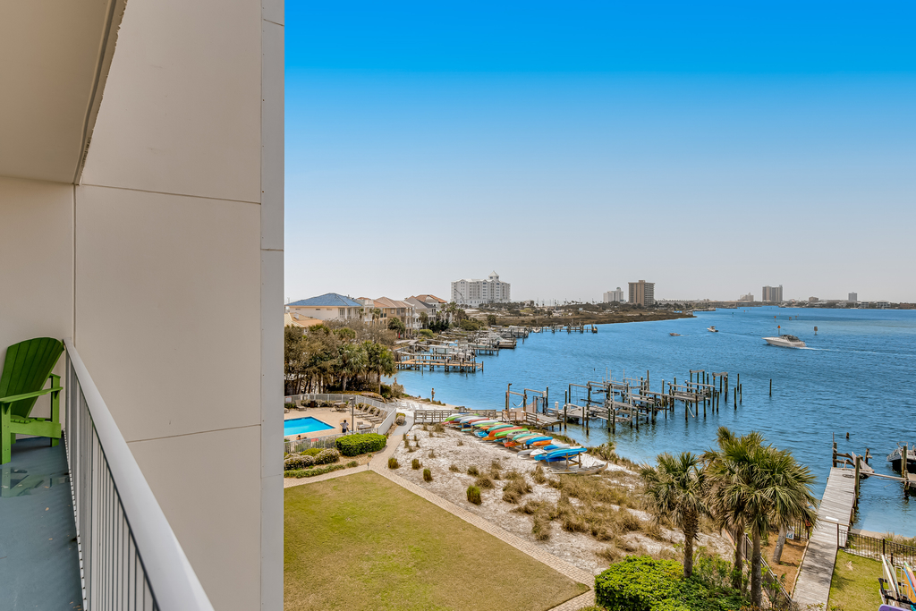 4th Floor Condo, On-Site Pool, Amazing View, Beach-Front