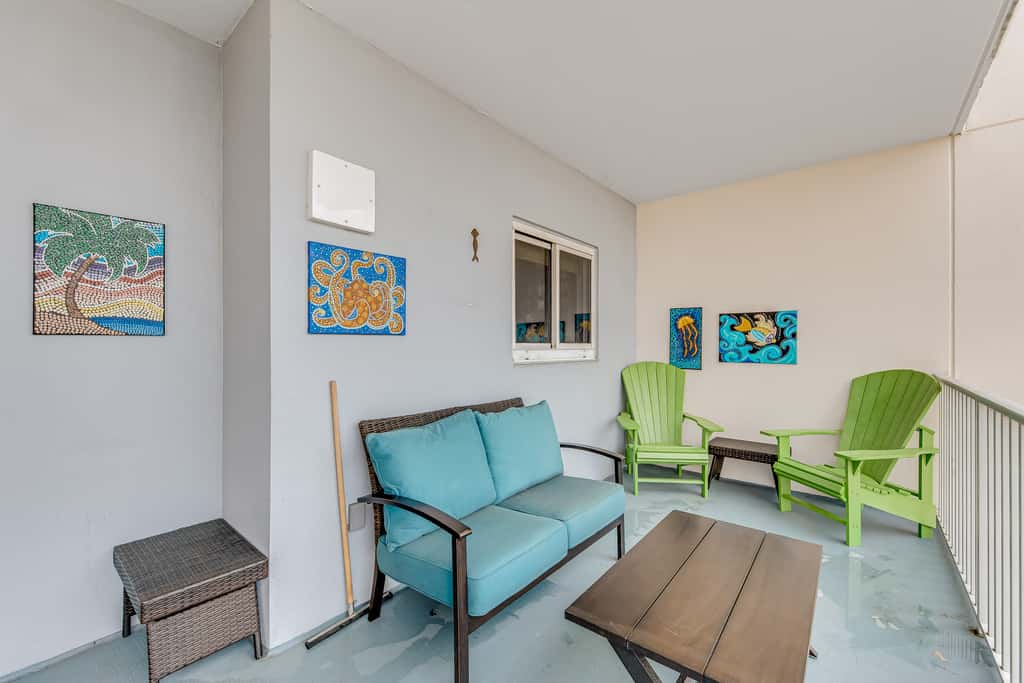 4th Floor Condo, On-Site Pool, Amazing View, Beach-Front