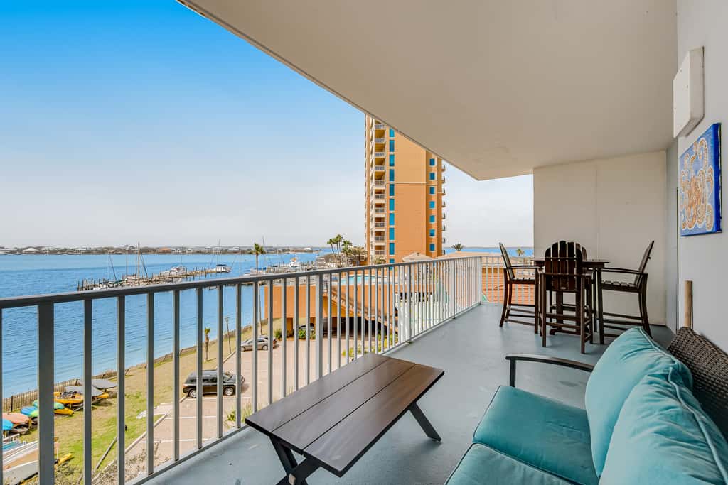 4th Floor Condo, On-Site Pool, Amazing View, Beach-Front
