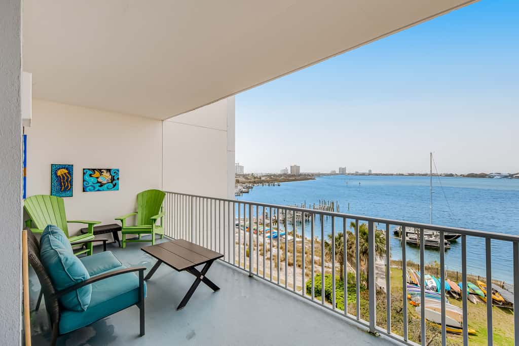 4th Floor Condo, On-Site Pool, Amazing View, Beach-Front