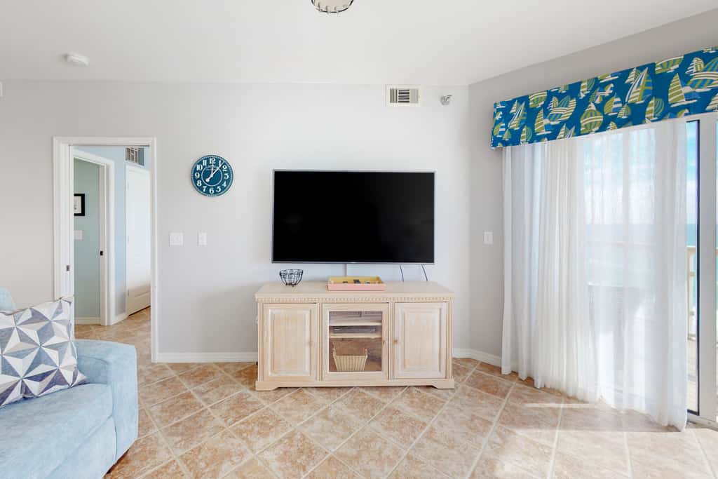 11th floor oceanfront condo with pool, hot tub, ocean view, WD, and central AC
