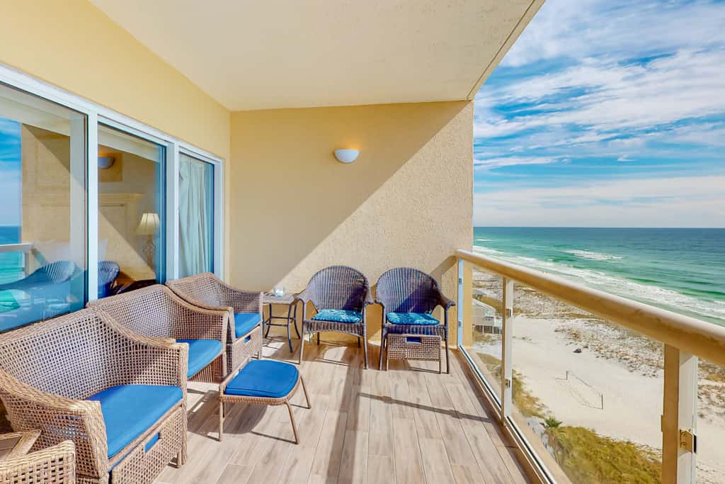 11th floor oceanfront condo with pool, hot tub, ocean view, WD, and central AC