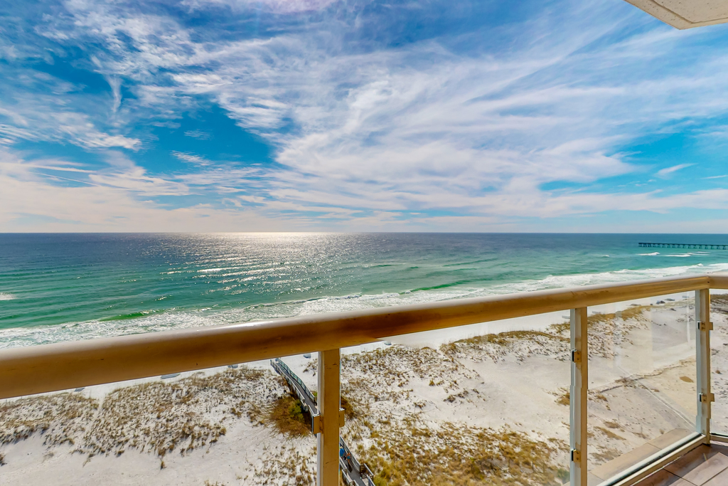 11th floor oceanfront condo with pool, hot tub, ocean view, WD, and central AC