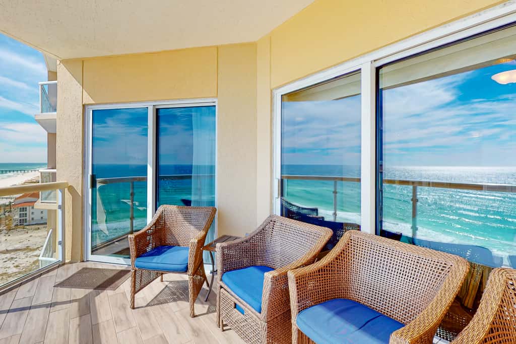 11th floor oceanfront condo with pool, hot tub, ocean view, WD, and central AC