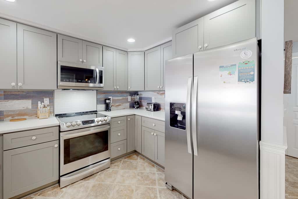 11th floor oceanfront condo with pool, hot tub, ocean view, WD, and central AC
