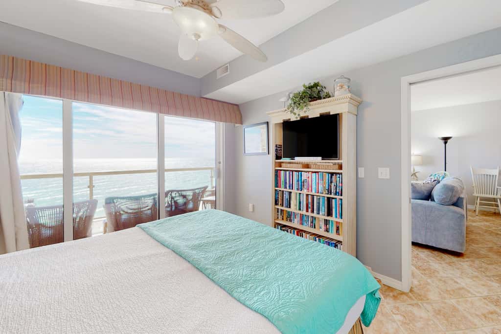 11th floor oceanfront condo with pool, hot tub, ocean view, WD, and central AC