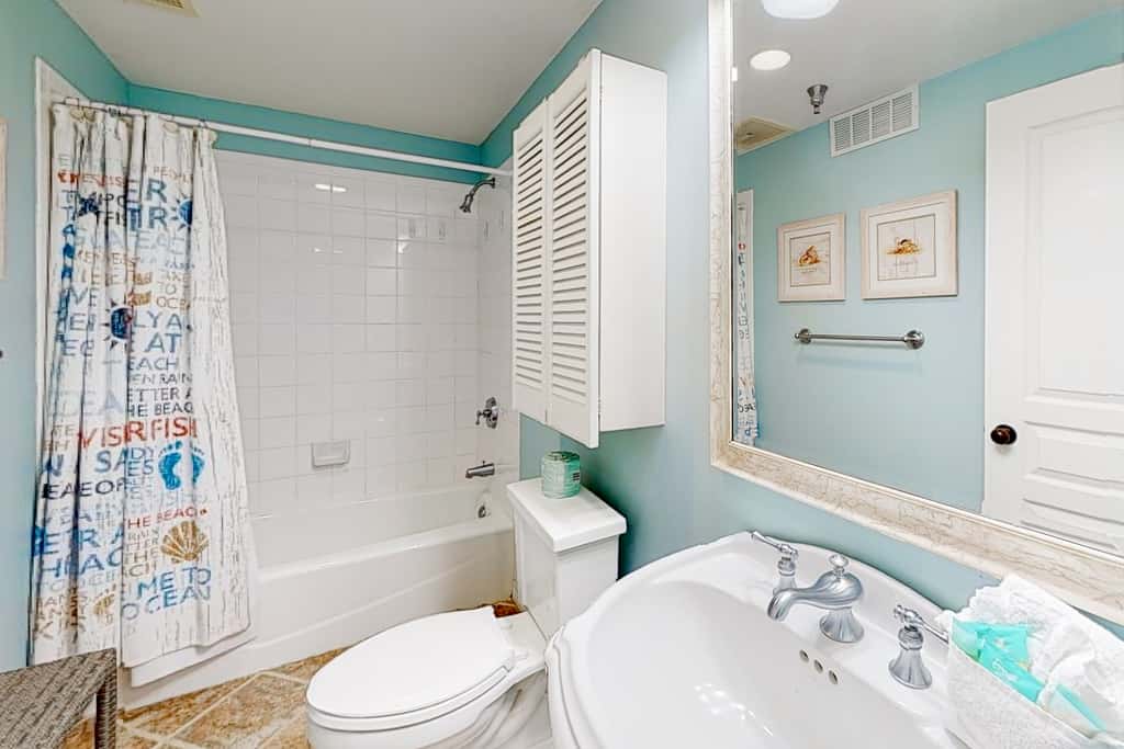 11th floor oceanfront condo with pool, hot tub, ocean view, WD, and central AC