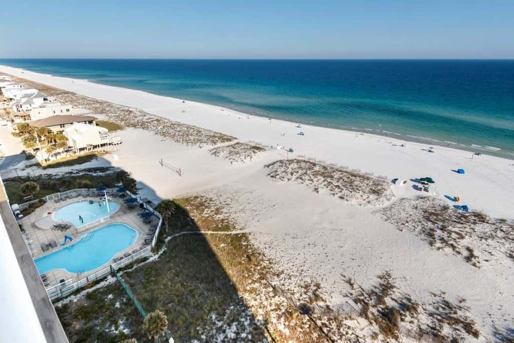 11th floor oceanfront condo with pool, hot tub, ocean view, WD, and central AC