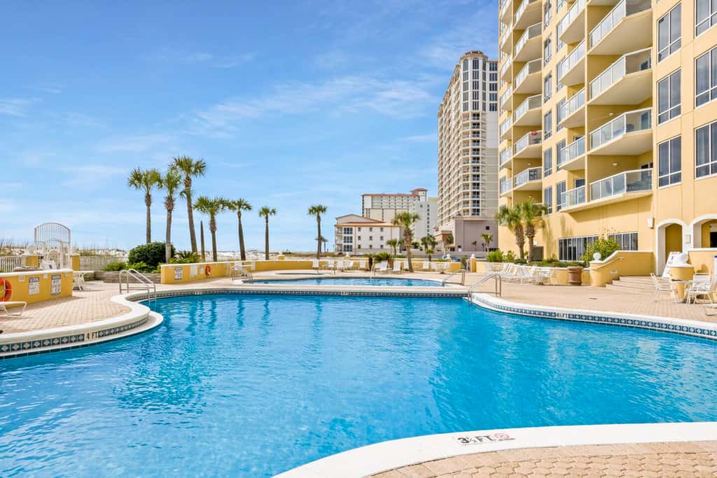 11th floor oceanfront condo with pool, hot tub, ocean view, WD, and central AC