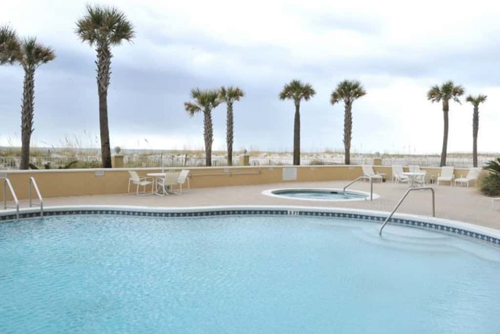 11th floor oceanfront condo with pool, hot tub, ocean view, WD, and central AC