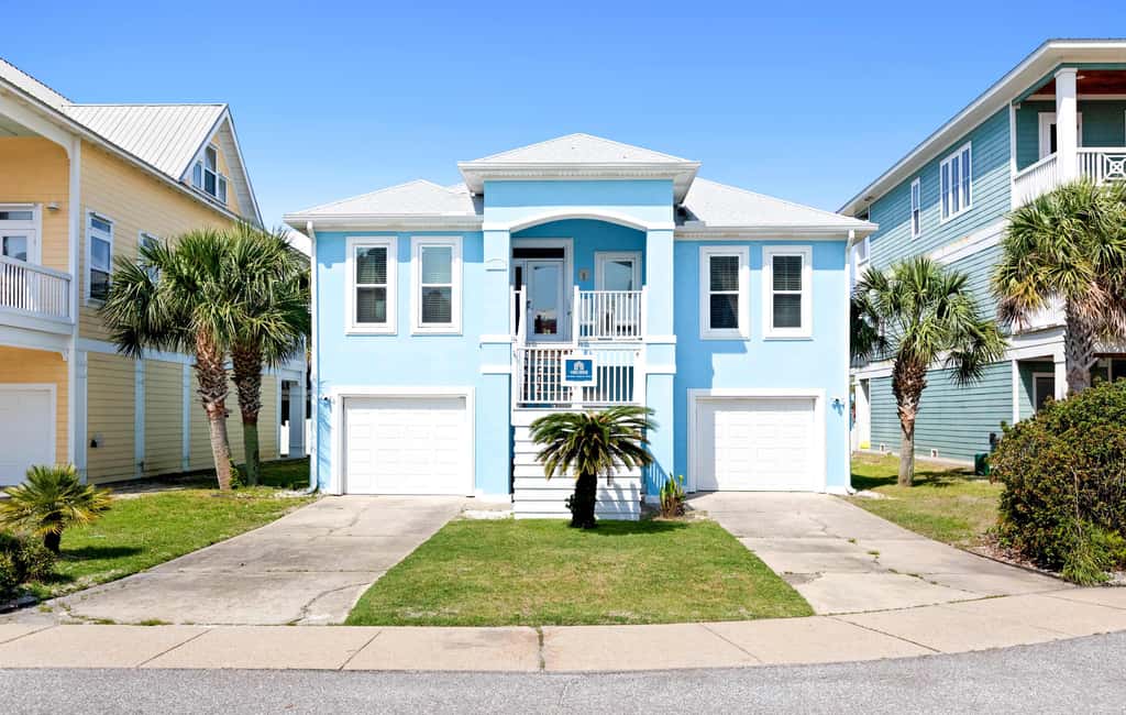 Stunning Beach Retreat with Shared Pool, Beach Access, Large Balcony & Gas Grill