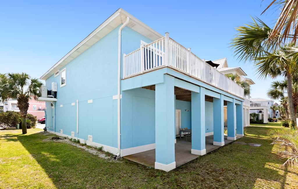 Stunning Beach Retreat with Shared Pool, Beach Access, Large Balcony & Gas Grill