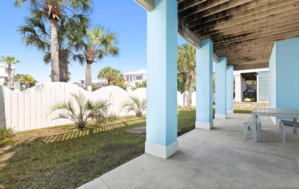 Stunning Beach Retreat with Shared Pool, Beach Access, Large Balcony & Gas Grill