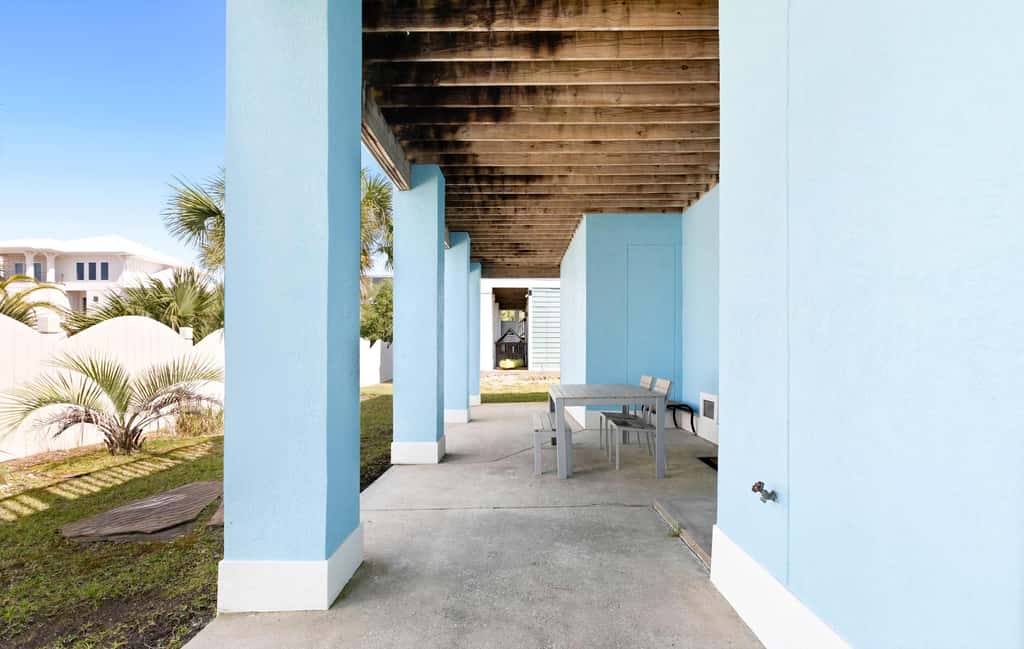 Stunning Beach Retreat with Shared Pool, Beach Access, Large Balcony & Gas Grill