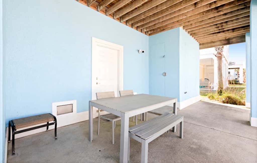 Stunning Beach Retreat with Shared Pool, Beach Access, Large Balcony & Gas Grill