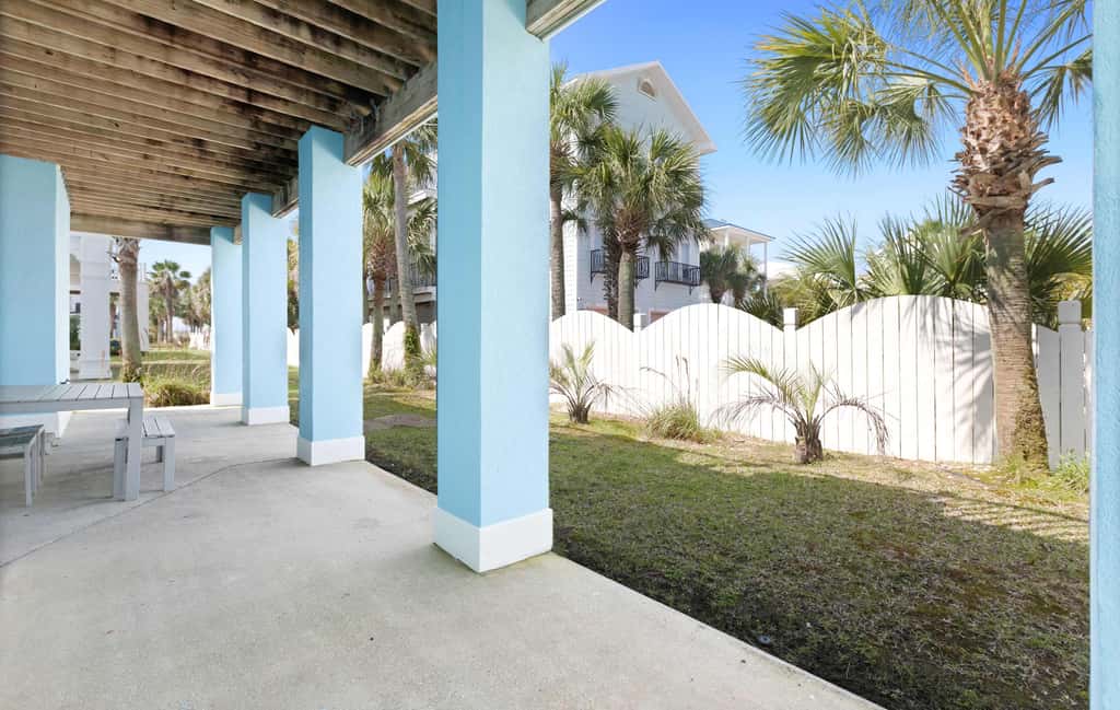 Stunning Beach Retreat with Shared Pool, Beach Access, Large Balcony & Gas Grill