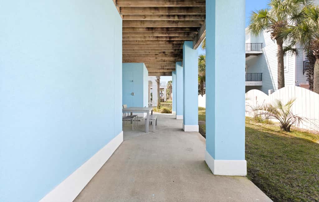 Stunning Beach Retreat with Shared Pool, Beach Access, Large Balcony & Gas Grill