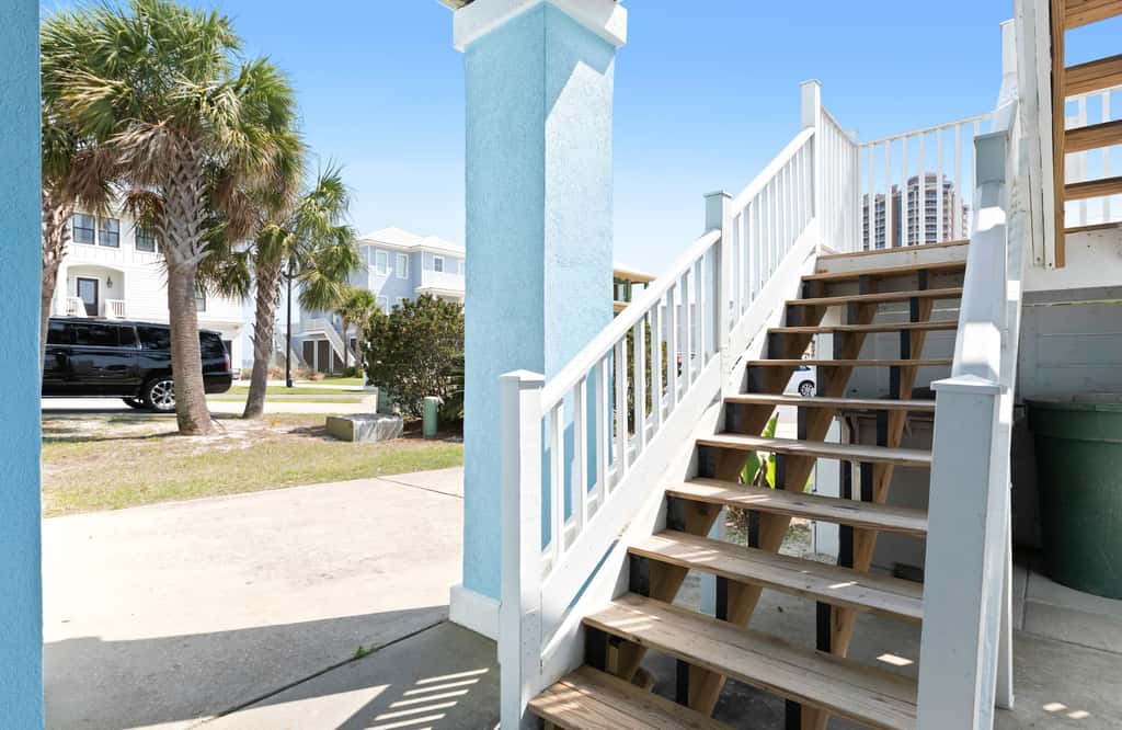 Stunning Beach Retreat with Shared Pool, Beach Access, Large Balcony & Gas Grill