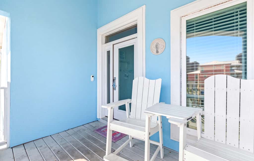 Stunning Beach Retreat with Shared Pool, Beach Access, Large Balcony & Gas Grill