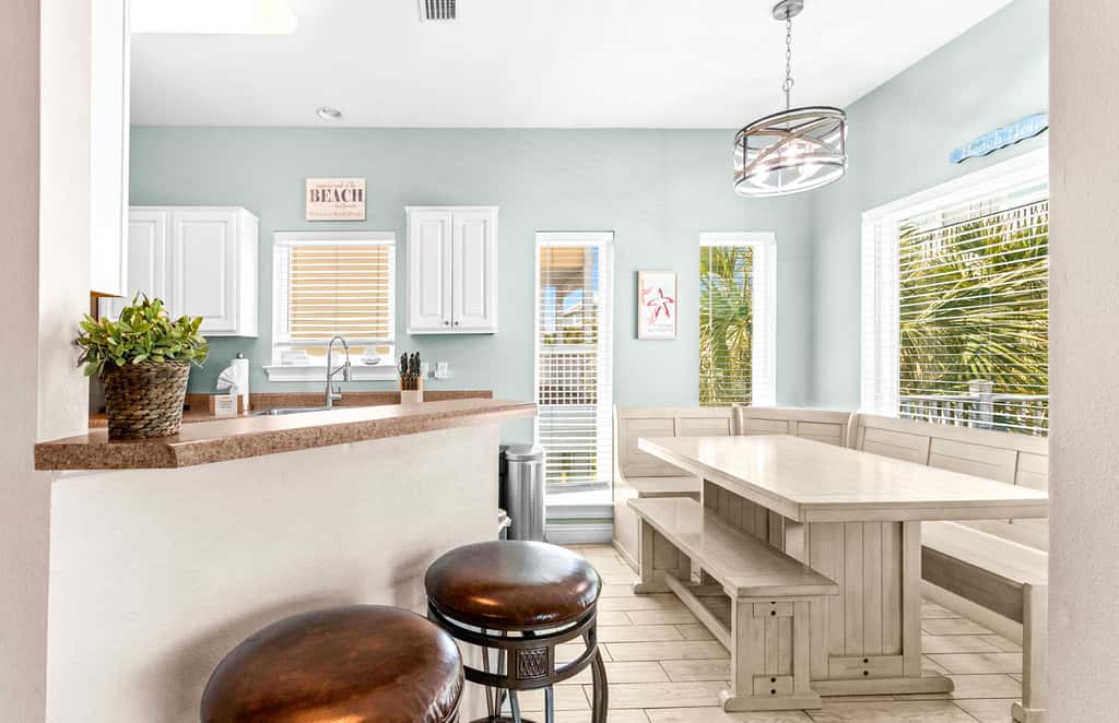 Stunning Beach Retreat with Shared Pool, Beach Access, Large Balcony & Gas Grill