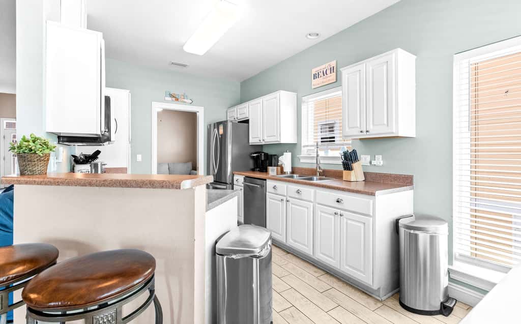 Stunning Beach Retreat with Shared Pool, Beach Access, Large Balcony & Gas Grill