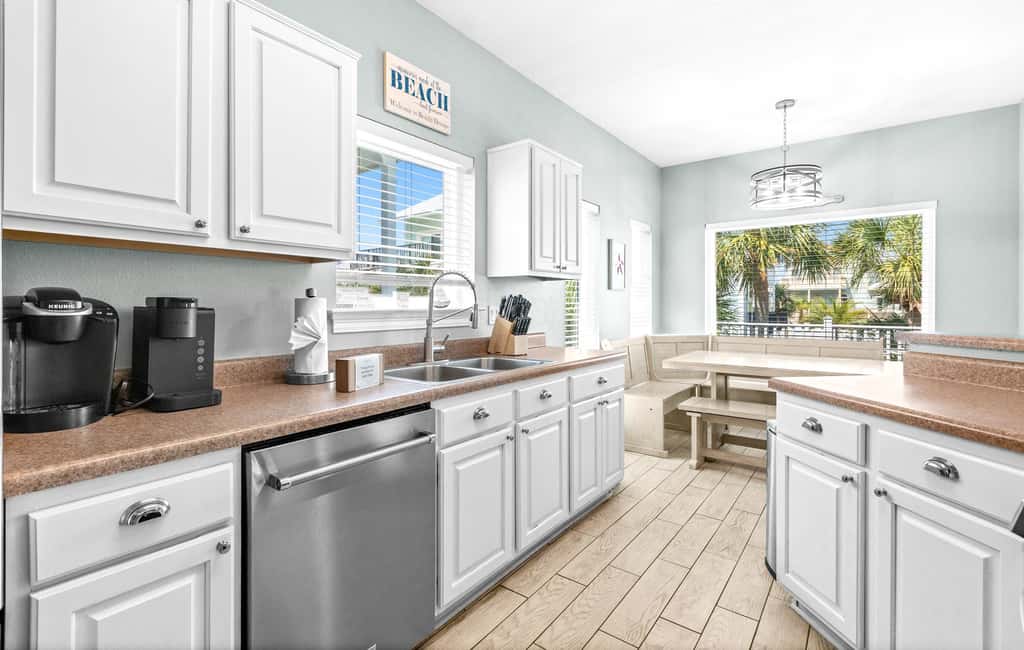 Stunning Beach Retreat with Shared Pool, Beach Access, Large Balcony & Gas Grill