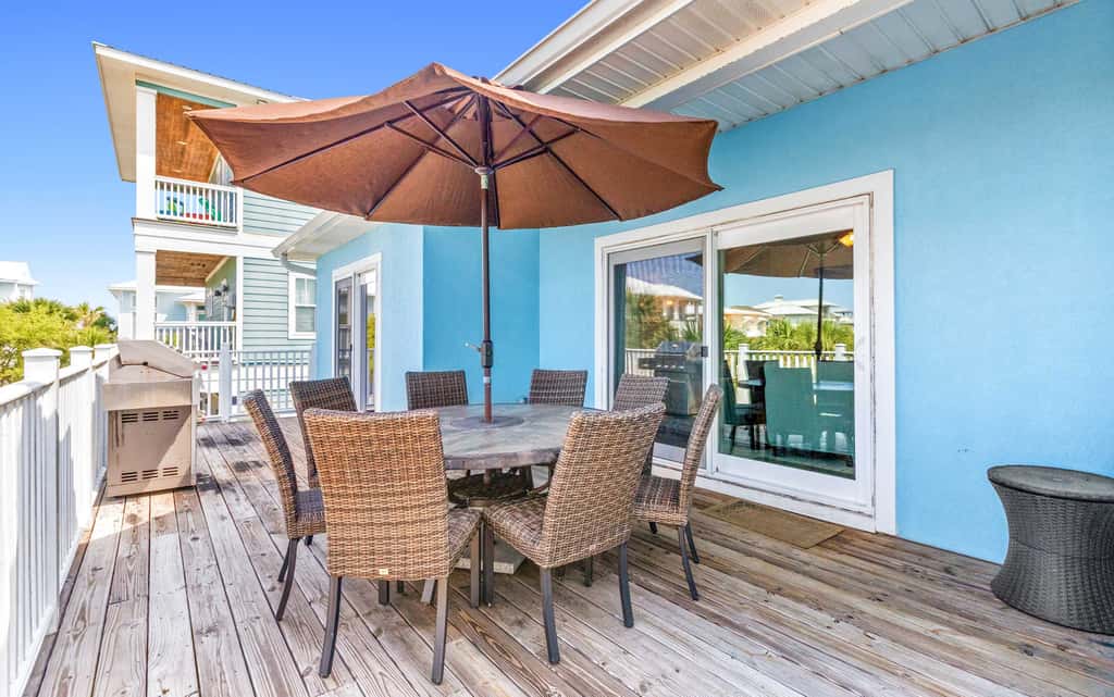 Stunning Beach Retreat with Shared Pool, Beach Access, Large Balcony & Gas Grill