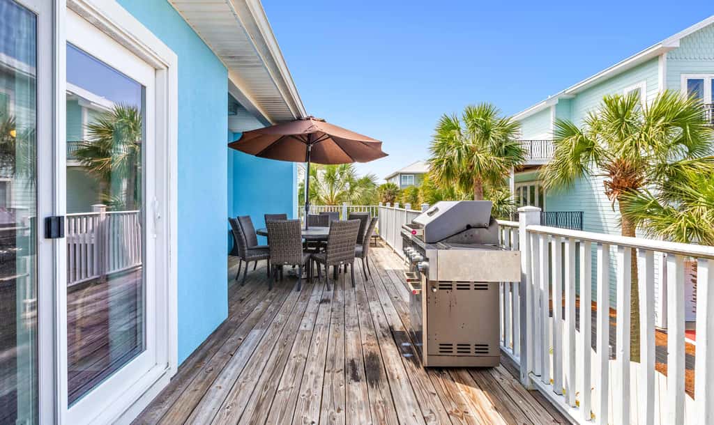 Stunning Beach Retreat with Shared Pool, Beach Access, Large Balcony & Gas Grill