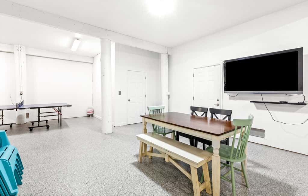 Stunning Beach Retreat with Shared Pool, Beach Access, Large Balcony & Gas Grill