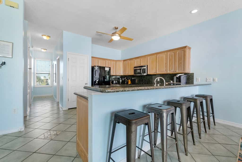 Beachfront townhome with ocean views, 2 balconies, WD, & AC - dog-friendly
