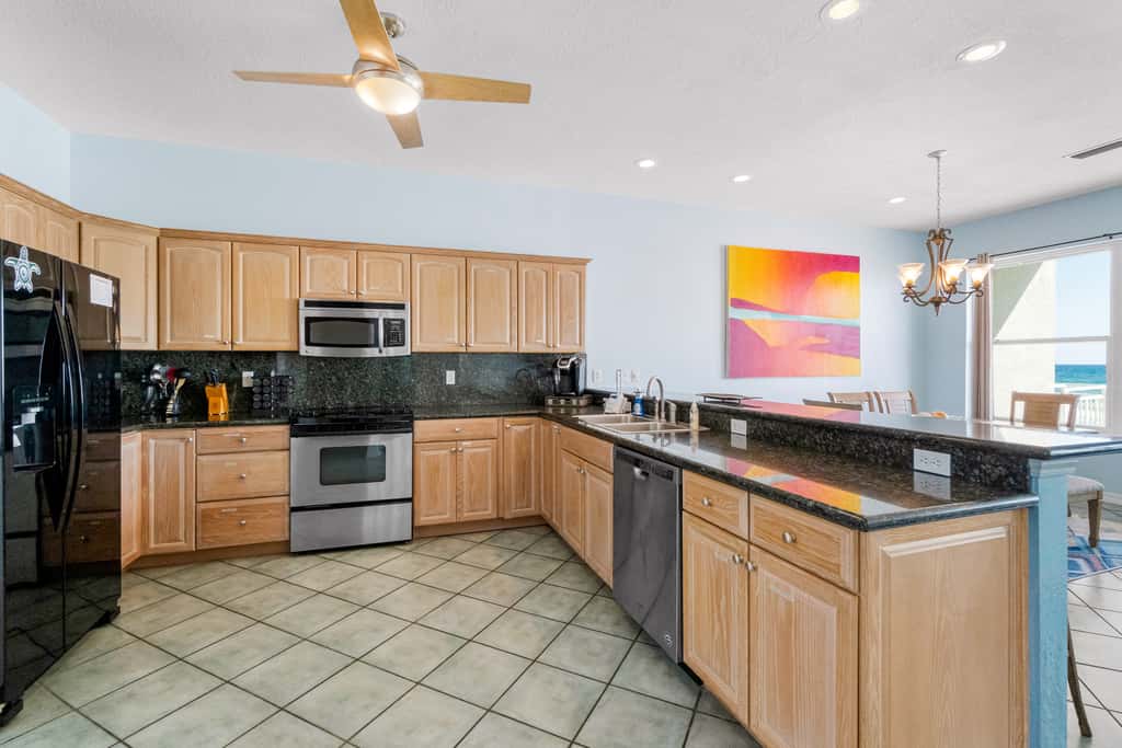 Beachfront townhome with ocean views, 2 balconies, WD, & AC - dog-friendly