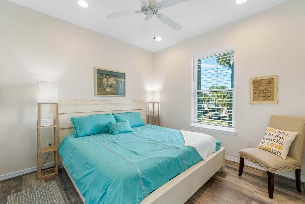 Beachfront townhome with ocean views, 2 balconies, WD, & AC - dog-friendly