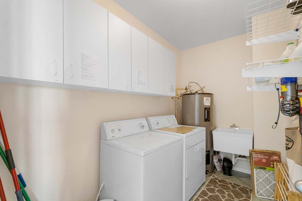 Beachfront townhome with ocean views, 2 balconies, WD, & AC - dog-friendly