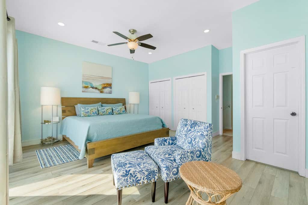Beachfront townhome with ocean views, 2 balconies, WD, & AC - dog-friendly