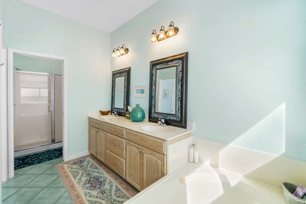 Beachfront townhome with ocean views, 2 balconies, WD, & AC - dog-friendly