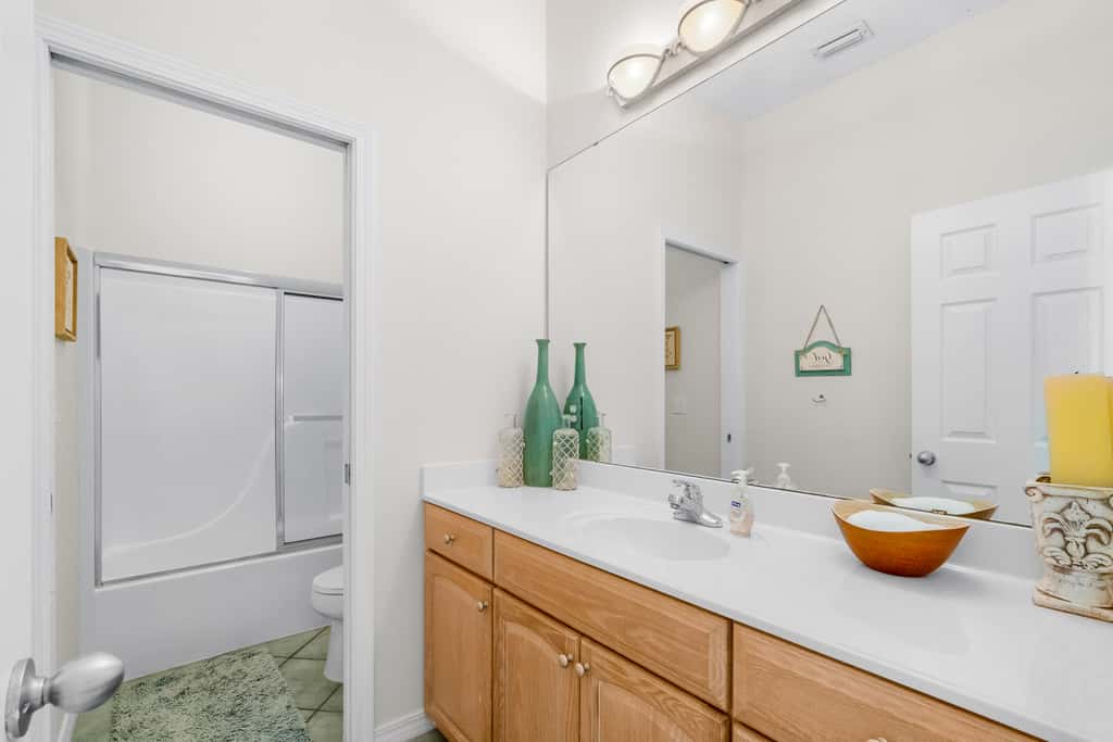 Beachfront townhome with ocean views, 2 balconies, WD, & AC - dog-friendly