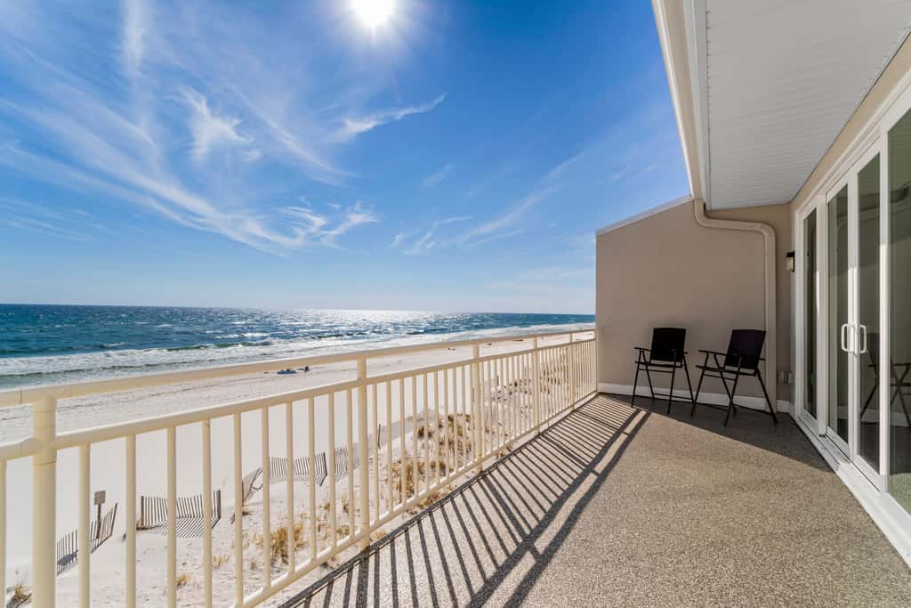 Beachfront townhome with ocean views, 2 balconies, WD, & AC - dog-friendly