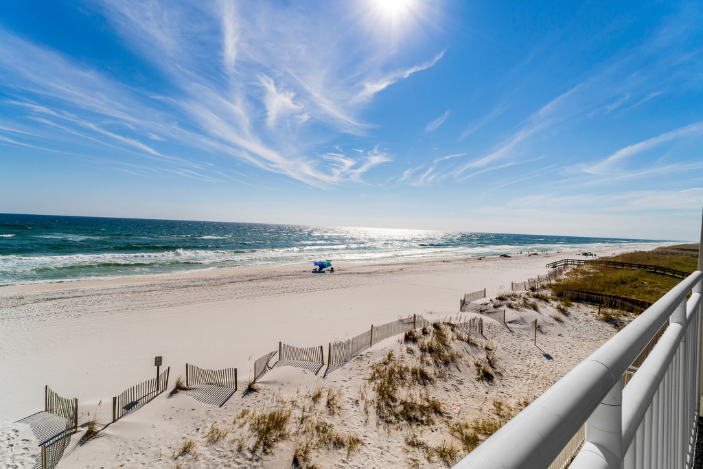 Beachfront townhome with ocean views, 2 balconies, WD, & AC - dog-friendly