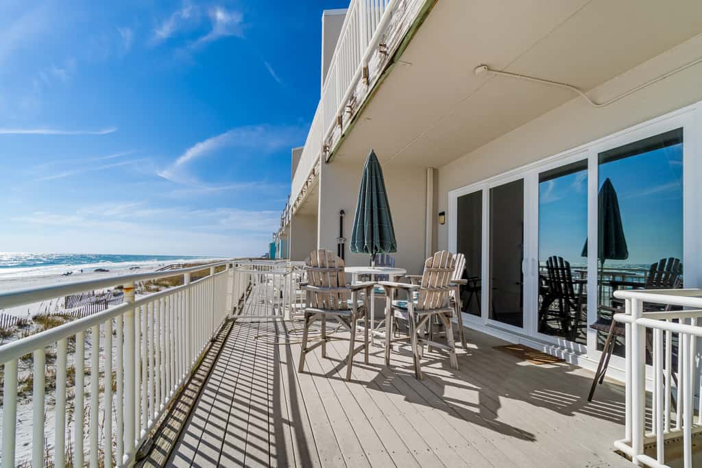 Beachfront townhome with ocean views, 2 balconies, WD, & AC - dog-friendly