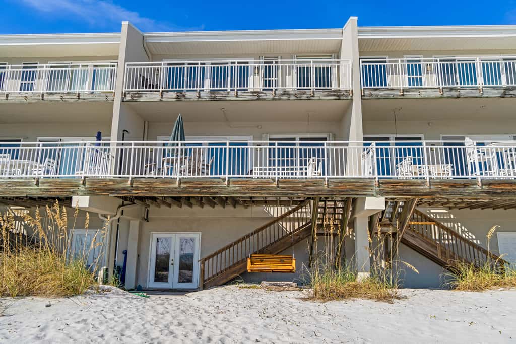 Beachfront townhome with ocean views, 2 balconies, WD, & AC - dog-friendly