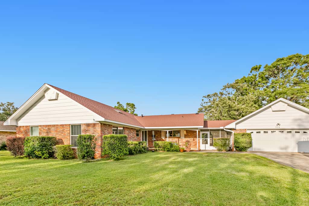 Dog-Friendly Home with Private Pool & High-Speed WiFi - Near Beach & Boat Launch