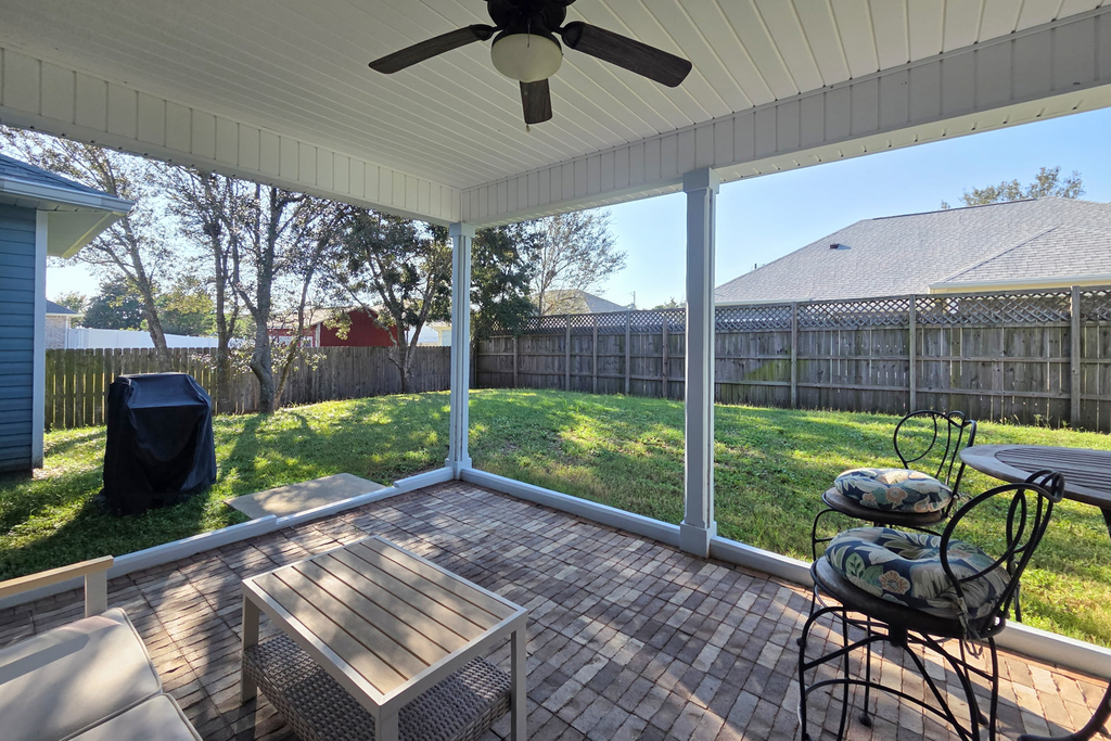Spacious private home with large kitchen, patio & close to everything
